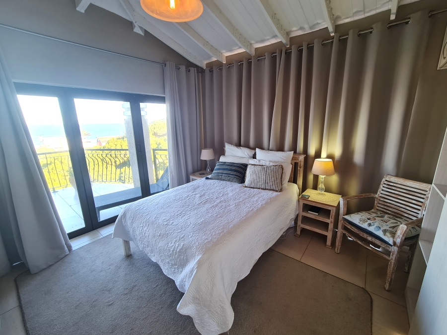 8 Bedroom Property for Sale in Paradise Beach Eastern Cape